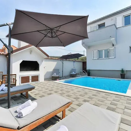 Bianca With Pool Ferienhaus *